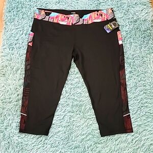 Women's fitted capri yoga pants, size 20 (XXL)